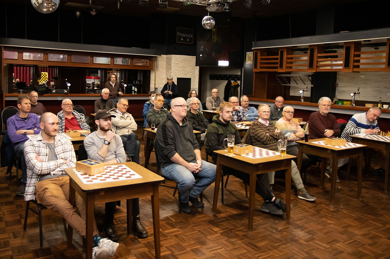 Een volle zaal bij training Anne Haast.