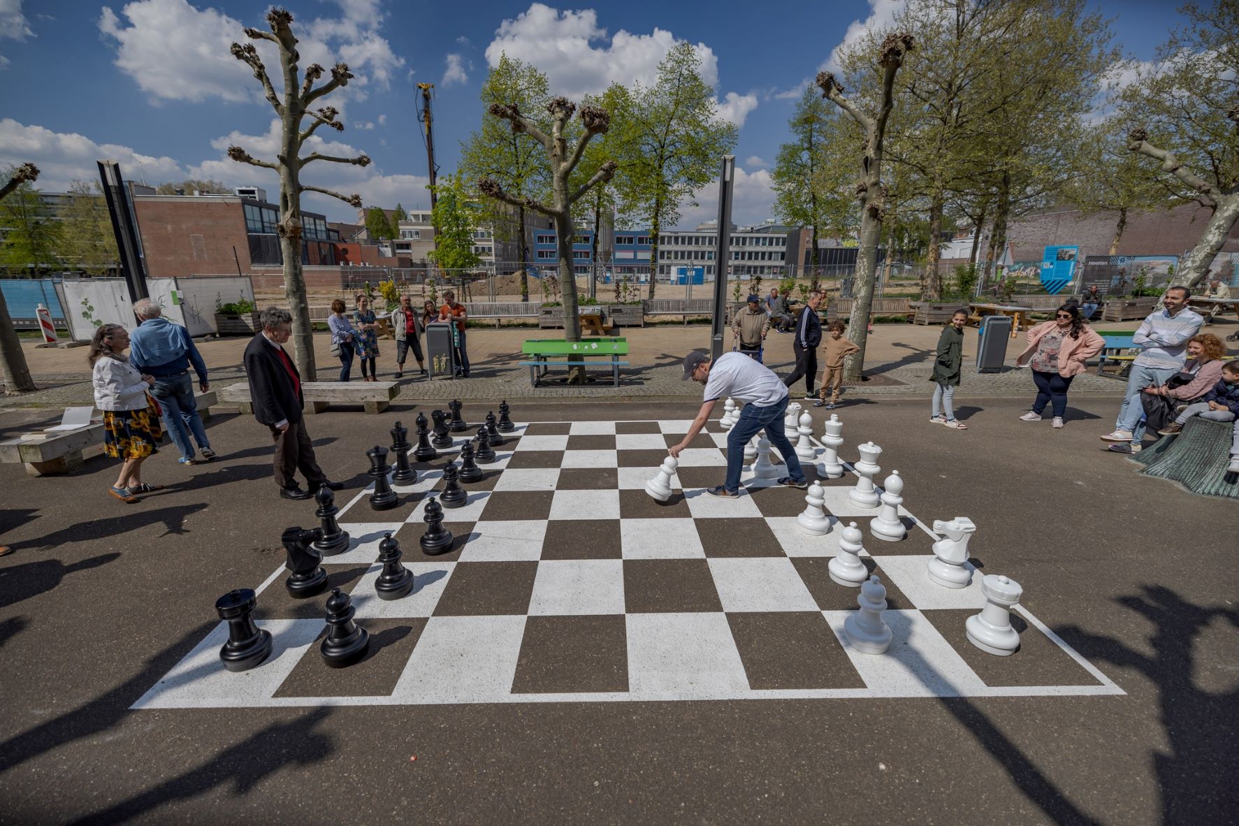 Het buitenschaakspel in Heerlen (© foto Luc Lodder)