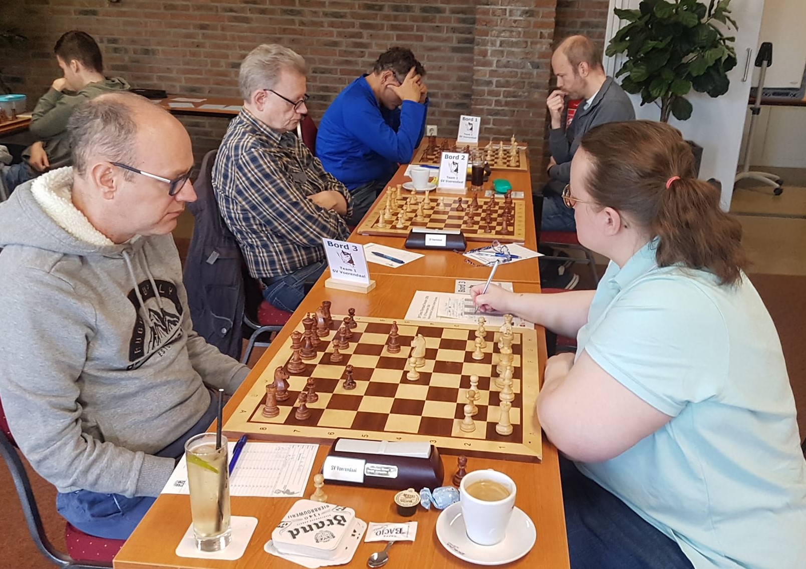 Teams van Voerendaal tegen elkaar: vooraan Marcel Didden (links) en Ingrid Voigt (foto: Rick Wagemakers)